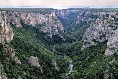 Imponente e incontaminata: � la Gravina di Laterza, il grande canyon pugliese